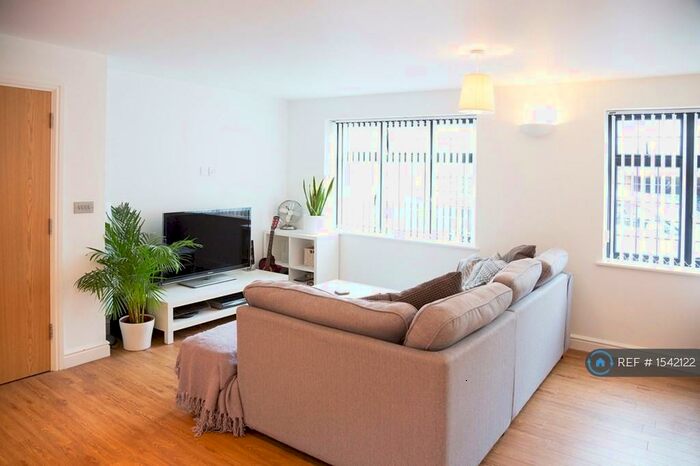 2 Bedroom Flat To Rent In West Way, Petts Wood, Orpington, BR5