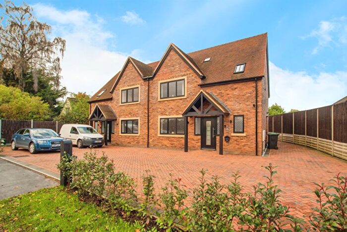 3 Bedroom Semi-Detached House For Sale In Bedmond Road, Bedmond, Abbots Langley, WD5