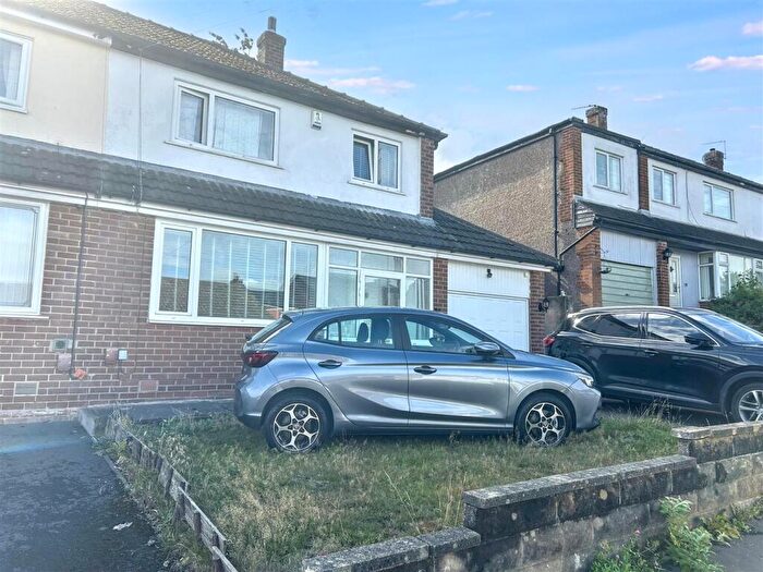 3 Bedroom Semi-Detached House For Sale In Greenside Crescent, Huddersfield, HD5