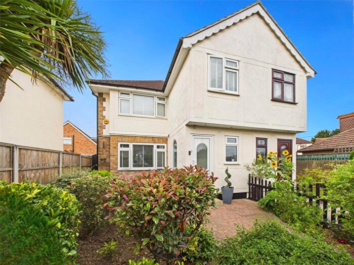 3 Bedroom Semi-Detached House For Sale In Longfield Road, Wickford, Essex, SS11