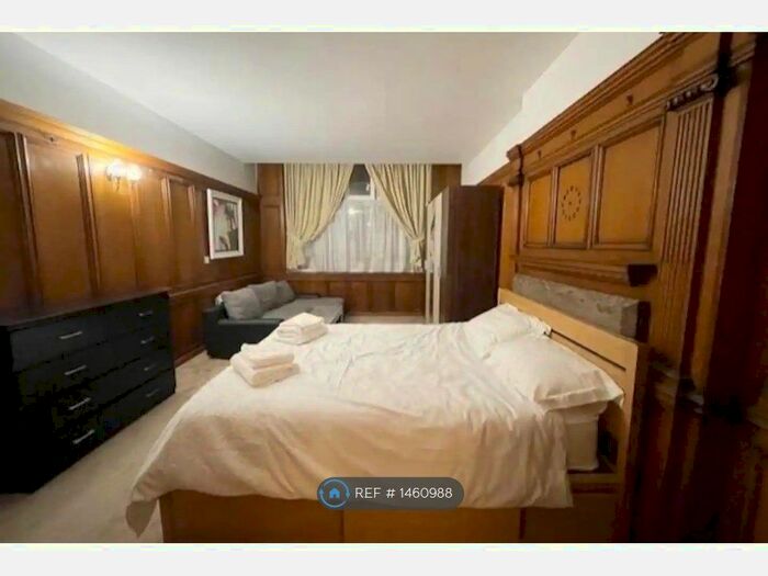 3 Bedroom Flat To Rent In Alexandra House, Leicester, LE1