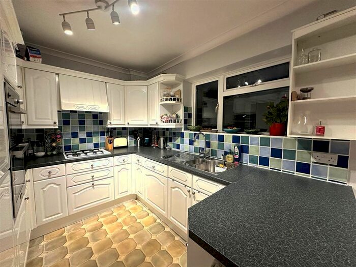 3 Bedroom End Of Terrace House For Sale In Culverden Road, Watford, WD19