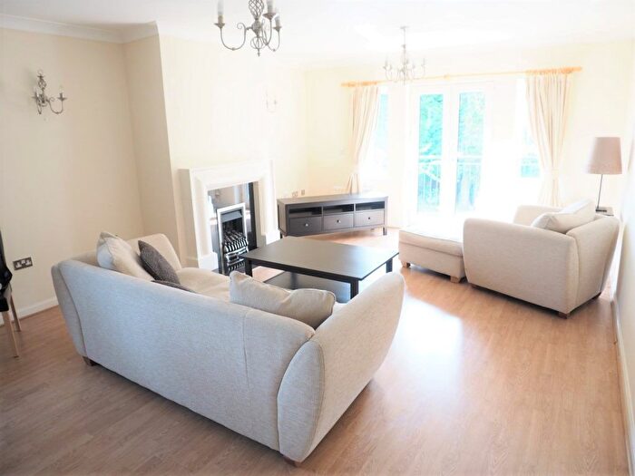 2 Bedroom Flat To Rent In Blagdens Lane, Southgate, N14