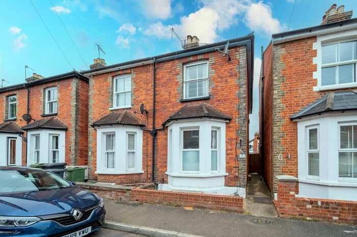 4 Bedroom Semi-Detached House To Rent In Acacia Road, Guildford, GU1