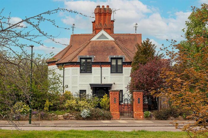 5 Bedroom Semi-Detached House To Rent In Trowlock Avenue, Teddington, TW11