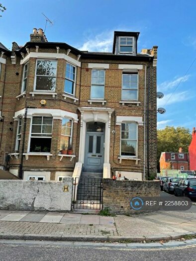 2 Bedroom Flat To Rent In Thistlewaite Road, London, E5