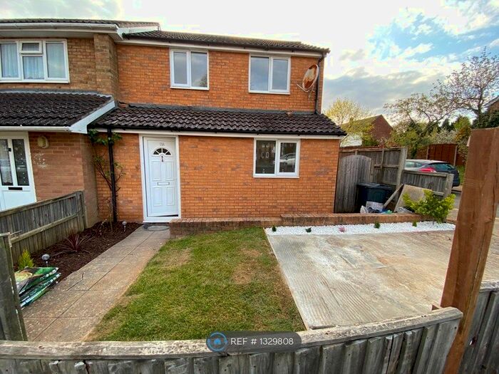 2 Bedroom End Of Terrace House To Rent In The Oundle, Hertfordshire, SG2