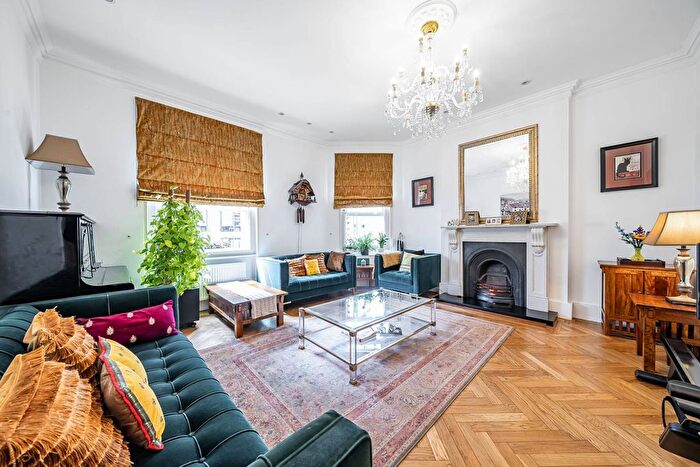 3 Bedroom Flat To Rent In Evelyn Mansions, Westminster, London, SW1P