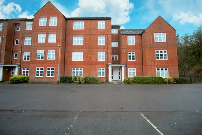 2 Bedroom Apartment To Rent In Wenlock Drive, West Bridgford, NG2