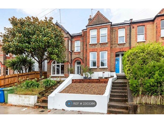 2 Bedroom Maisonette To Rent In Hillcourt Road, London, SE22