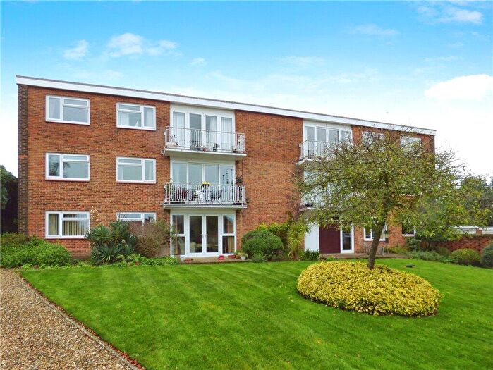 2 Bedroom Apartment For Sale In River Green, Hamble, Southampton, SO31