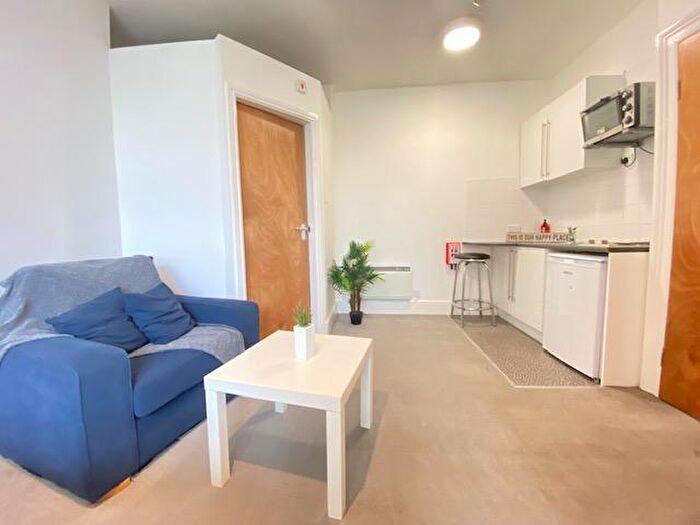 1 Bedroom Flat To Rent In Somerset Road, Huddersfield, West Yorkshire, HD5