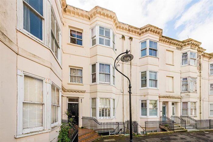 2 Bedroom Flat For Sale In Clarence Square, Brighton, BN1