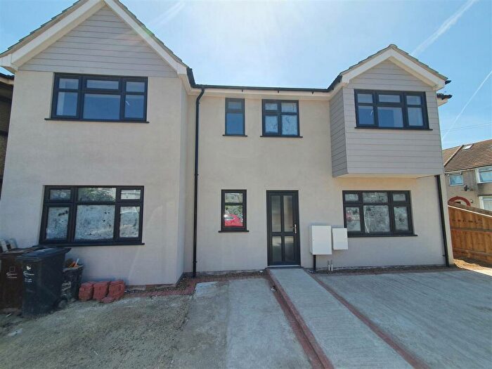 1 Bedroom Flat To Rent In Third Avenue, Dagenham, RM10