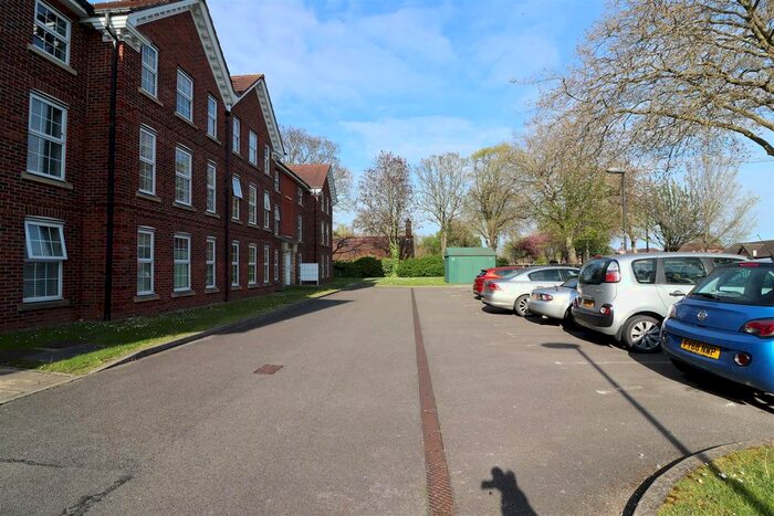 2 Bedroom Flat For Sale In Dunsley House, Hessle Road, Hull, HU4