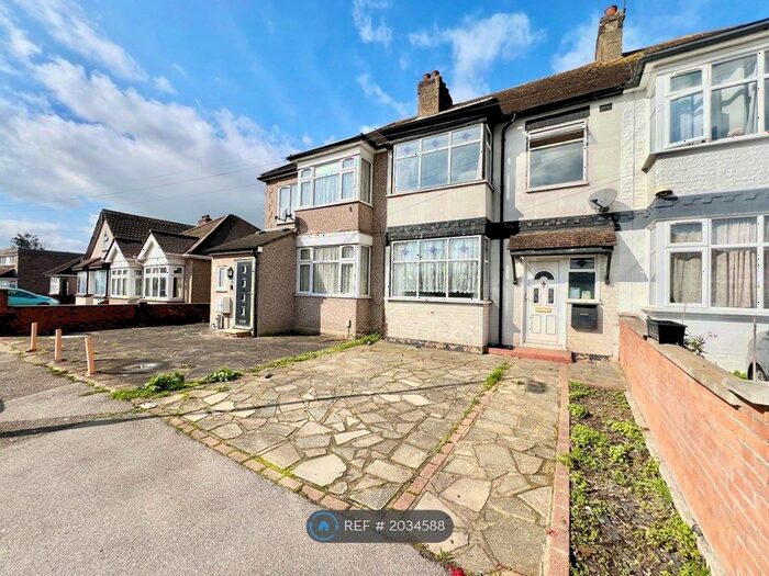 3 Bedroom Terraced House To Rent In Lower Mardyke Avenue, Rainham, RM13