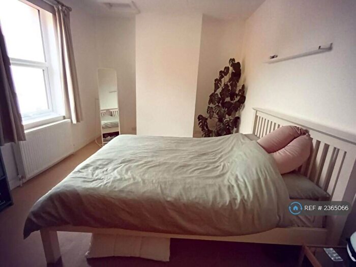 2 Bedroom End Of Terrace House To Rent In Bath Street, Bristol, BS3