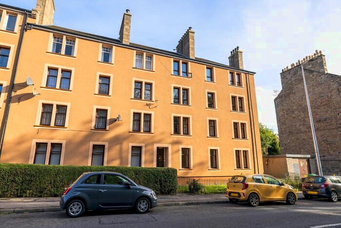 3 Bedroom Flat To Rent In Dens Road, Dundee, DD3