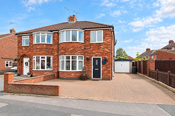 3 Bedroom Semi Detached House For Sale In Highthorn Road, York, YO31