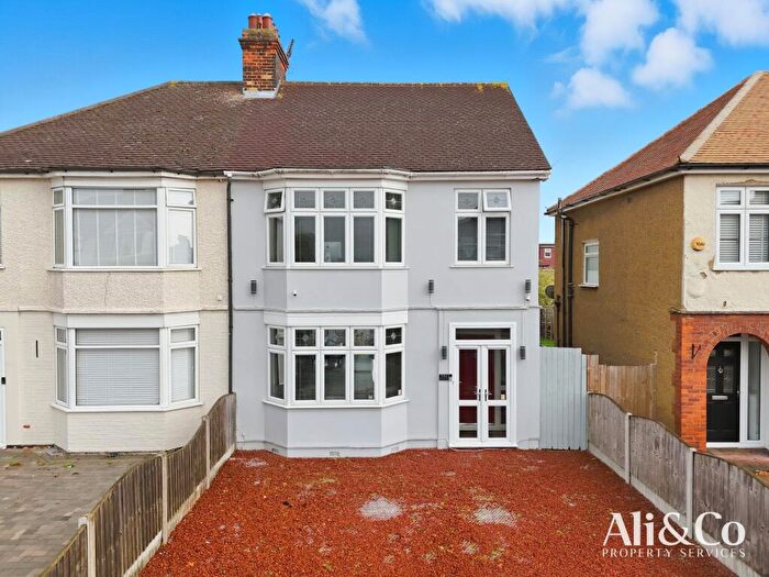 4 Bedroom Semi-Detached House For Sale In Rectory Road, Grays, RM17