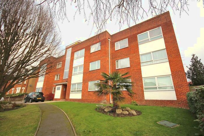 1 Bedroom Flat To Rent In Kenley Close, New Barnet, EN4