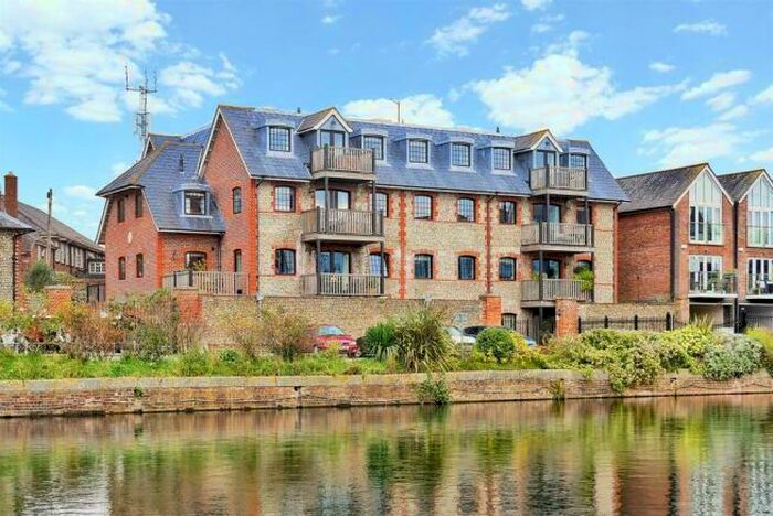 2 Bedroom Flat To Rent In Chichester, PO19