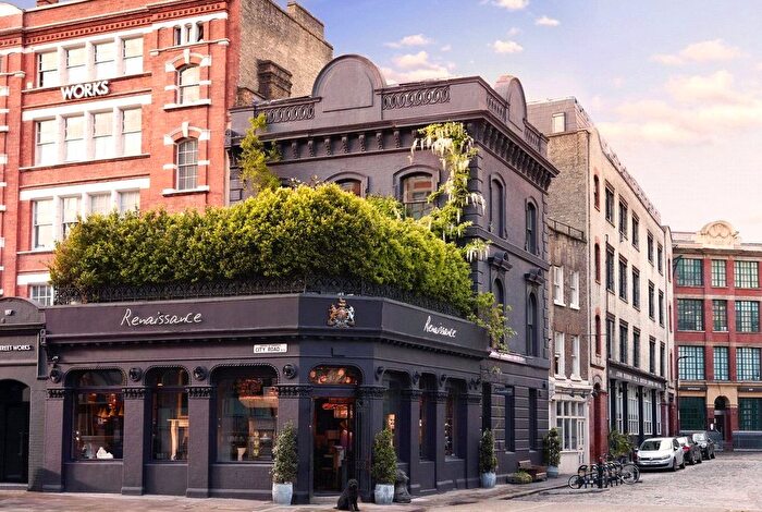 3 Bedroom Maisonette For Sale In - City Road, London, EC1V