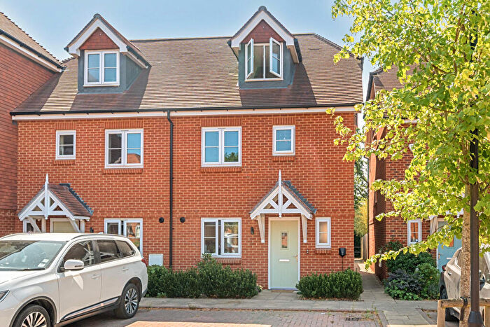 4 Bedroom End Of Terrace House For Sale In Holt Close, Ottershaw, Chertsey, KT16