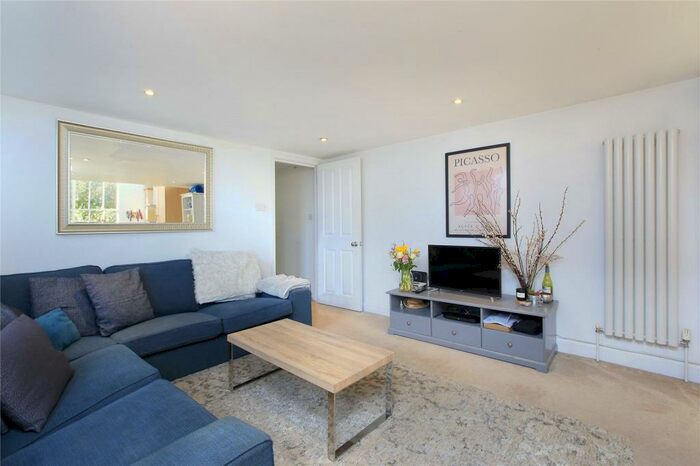 3 Bedroom Flat To Rent In Rudloe Road, Clapham South, London, SW12