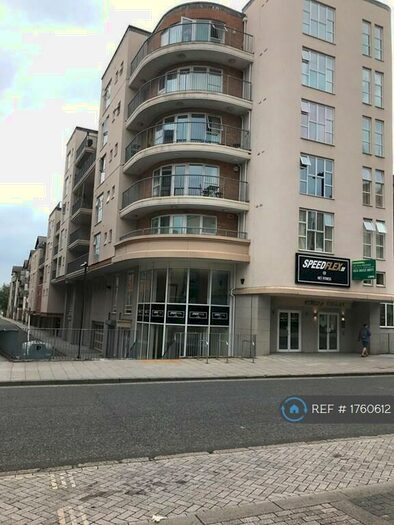 2 Bedroom Flat To Rent In City Court, Southampton, SO14