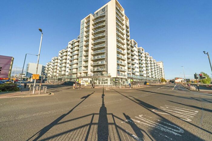 2 Bedroom Flat To Rent In Lancefield Qauy, Glasgow, G3