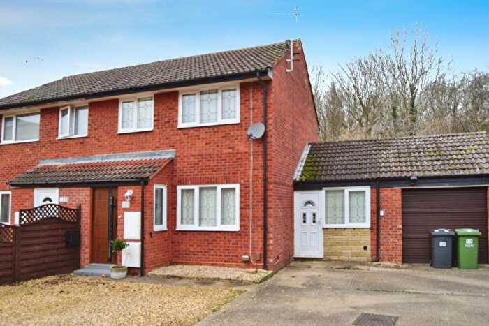 4 Bedroom Semi-Detached House For Sale In Hedgelands, Werrington, Peterborough, PE4