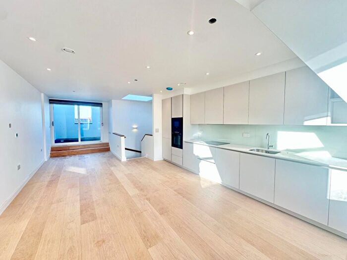 2 Bedroom Apartment To Rent In Goldsmiths Row, Hackney, E2