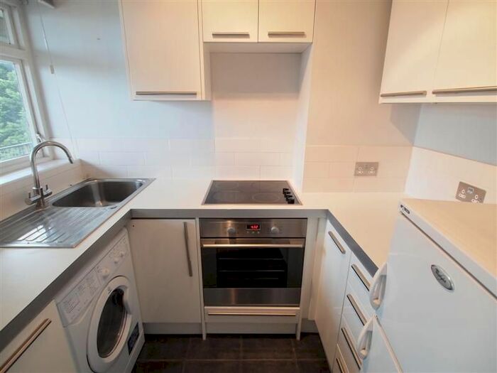 2 Bedroom Maisonette To Rent In Viceroy Close, East End Road, East Finchley N2