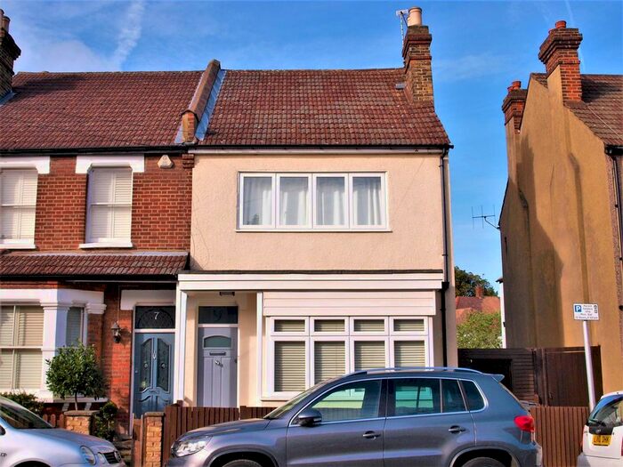3 Bedroom Semi-Detached House To Rent In Meadow Road, Shortlands BR2
