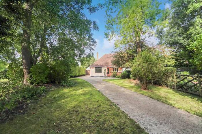 3 Bedroom Semi-Detached Bungalow To Rent In Tring Road, Edlesborough, LU6