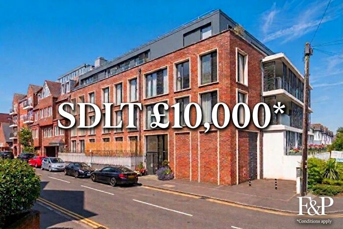 2 Bedroom Flat For Sale In Station Road, Gerrards Cross, SL9