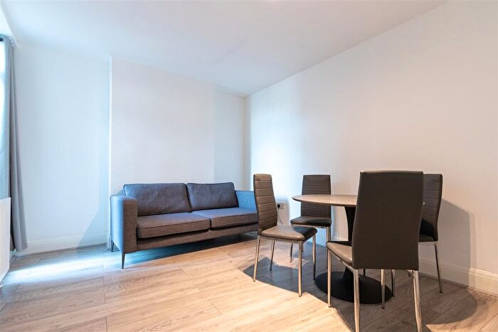 3 Bedroom Flat To Rent In Ballards Lane, Finchley, N3