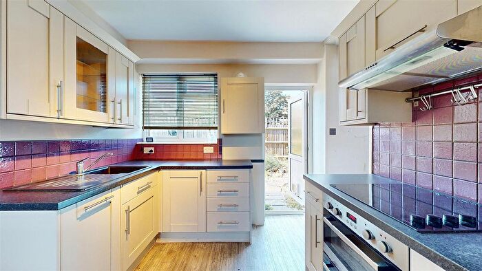 2 Bedroom Detached House For Sale In Thornbury Road, Isleworth, TW7