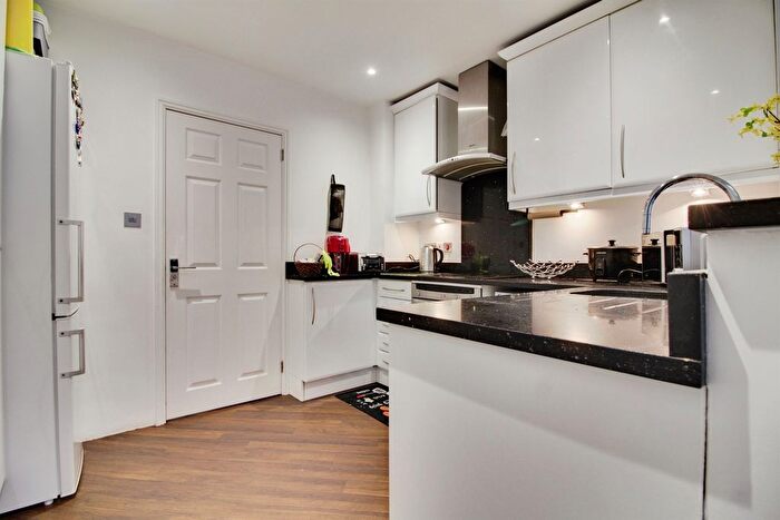 2 Bedroom Terraced House For Sale In North Road, Hoddesdon, EN11