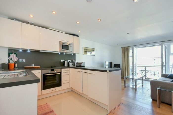 2 Bedroom Flat To Rent In Holford Way, London, SW15