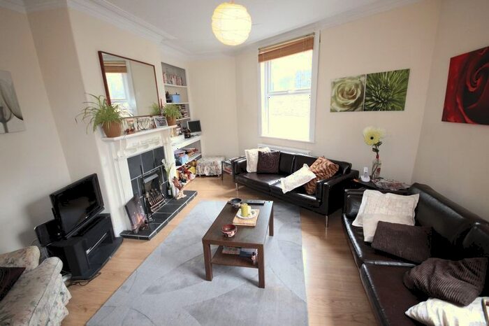 2 Bedroom End Of Terrace House To Rent In Vicarage Place, Kirkstall, Leeds, LS5