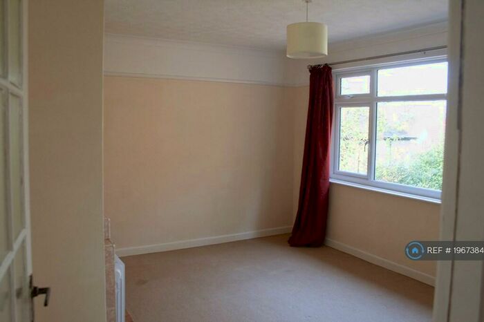 2 Bedroom Flat To Rent In Cobden Avenue, Southampton, SO18