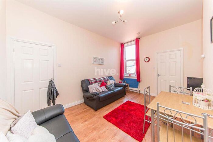 3 Bedroom Flat To Rent In Tosson Terrace, Heaton, Newcastle Upon Tyne, NE6