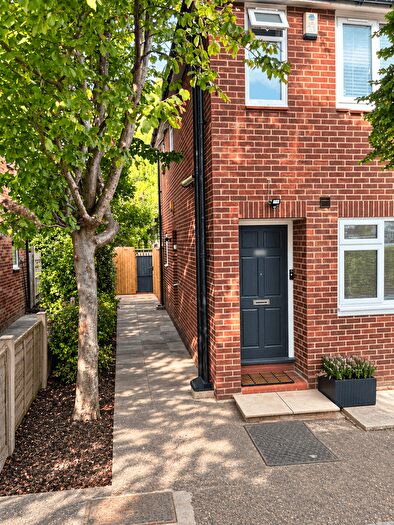 2 Bedroom Maisonette To Rent In Greenford Road, UB6