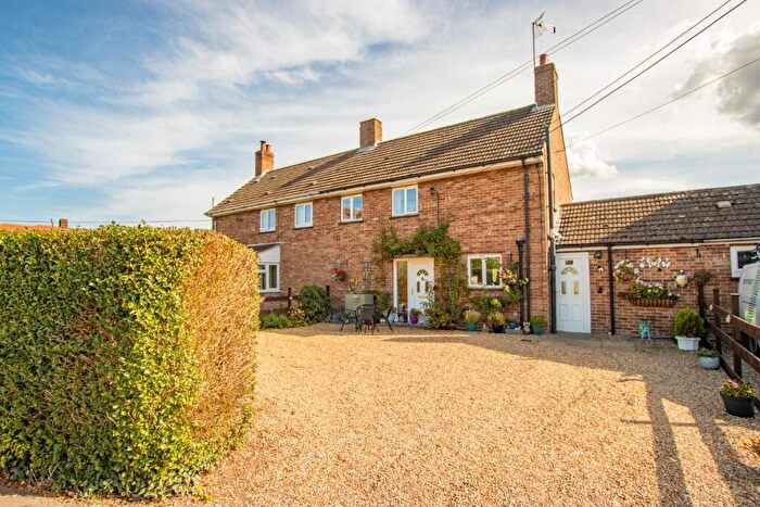 3 Bedroom Semi Detached House For Sale In Church Close, Grimston, PE32