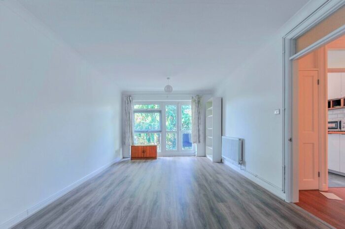 2 Bedroom Flat To Rent In Queens Road, Kingston, KT2