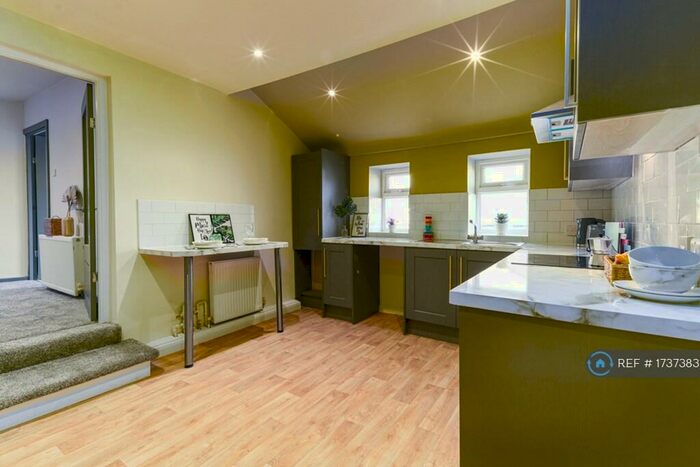 2 Bedroom Flat To Rent In Lee Lane, Horwich, Bolton, BL6