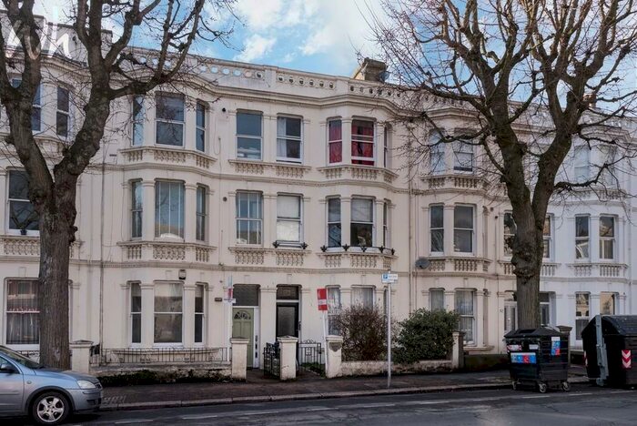 2 Bedroom Flat To Rent In Flat, Sackville Road, BN3