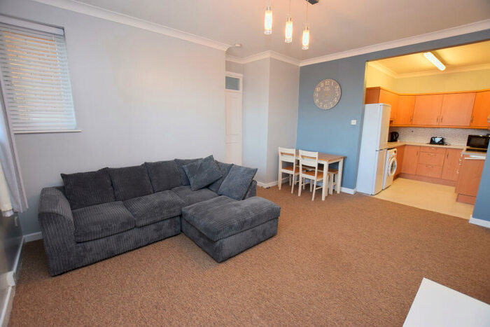2 Bedroom Flat To Rent In Baronson Gardens, Northampton, NN1